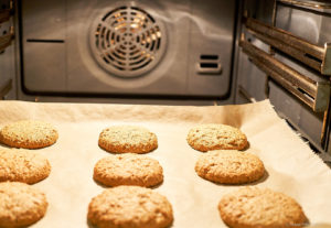 Elisenlebkuchen im Ofen