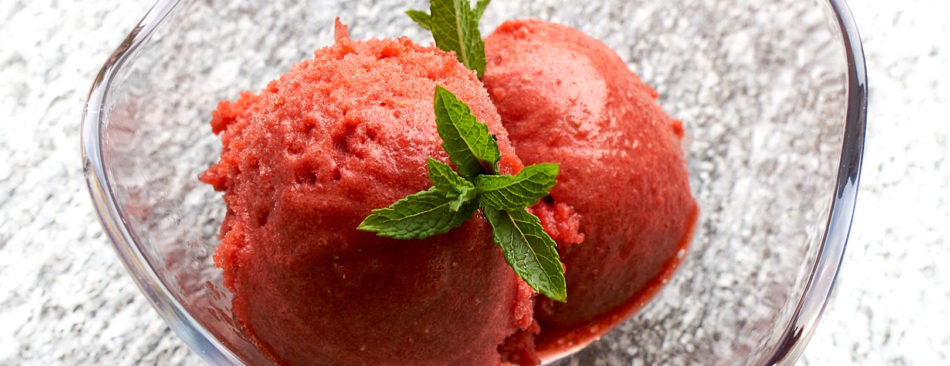 ErdbeerSorbet mit Zitronen und Holunderblütensirup